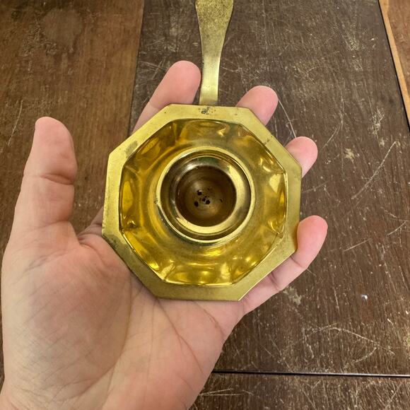 Vintage solid polished brass candle stick holder with handle - Picture 6 of 7